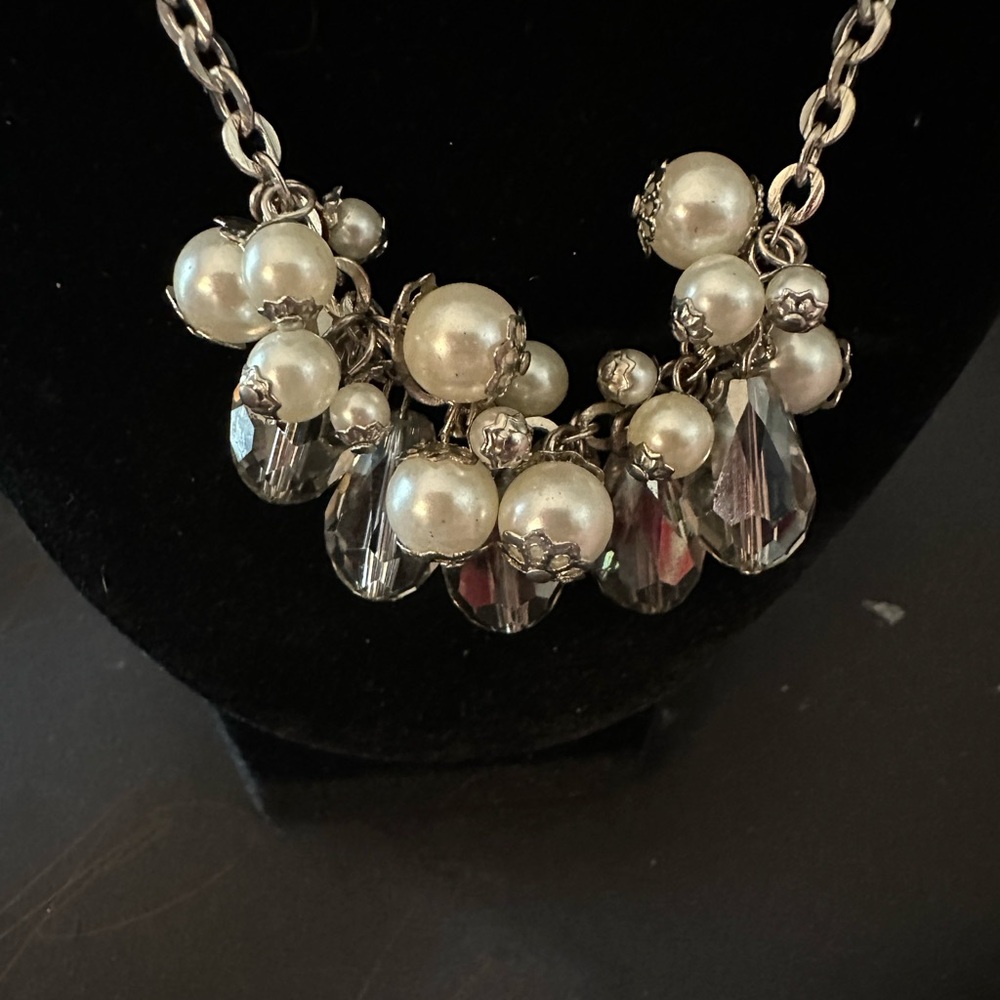 And Taylor retired peace. Silver Pearl Necklace - Picture 3 of 4